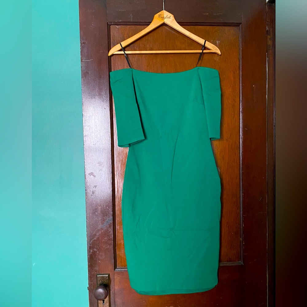 Lulus Medium wide boat neck kelly green dress - worn only once.